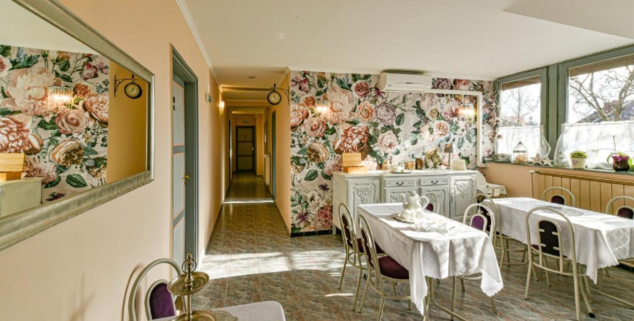 Szent Kristof Panzio Hotel Eger Exterior photo